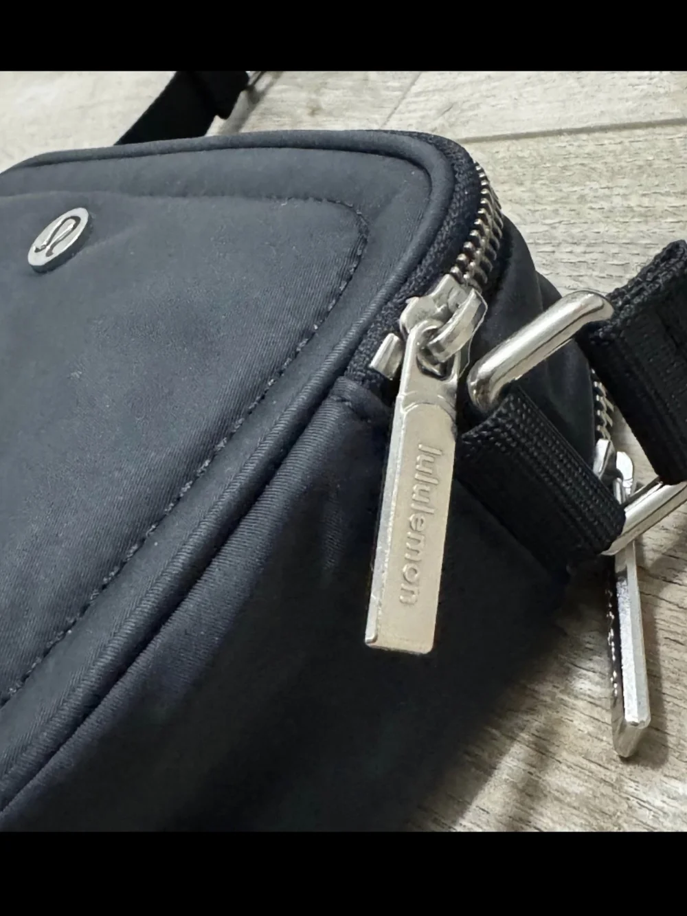 lululemon Camera Crossbody 2 L